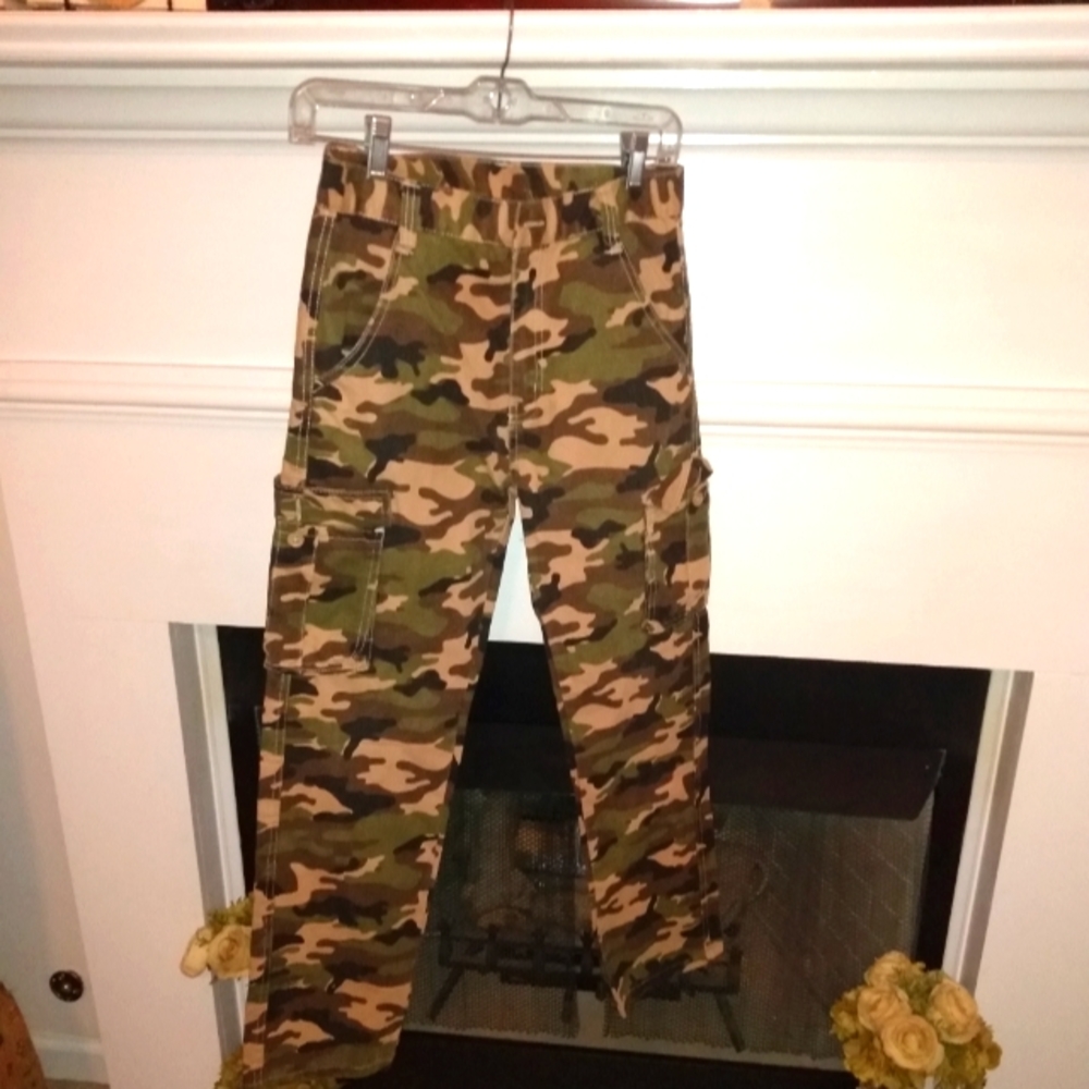 Quad brand  Youth Camo Cargo pants size 16